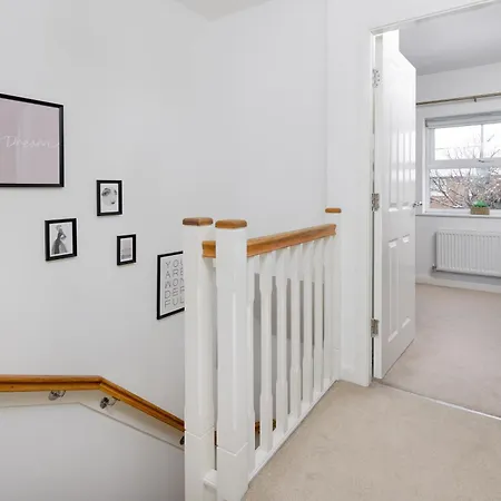 Modern 2-Bed Townhouse In Kirkdale Villa Liverpool Exterior photo