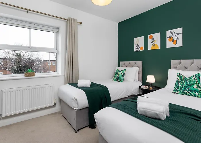Modern 2-Bed Townhouse In Kirkdale