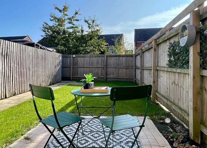 Modern 2-Bed Townhouse In Kirkdale