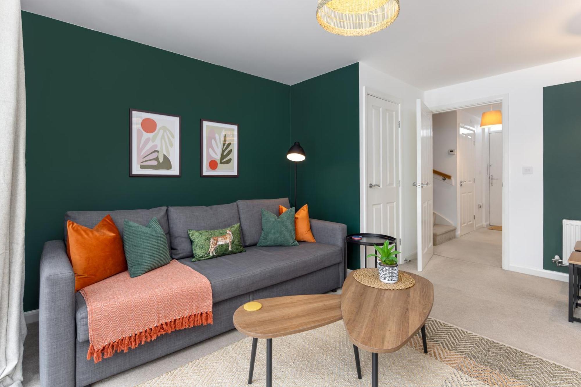 Modern 2-bed Townhouse In Kirkdale Holiday home