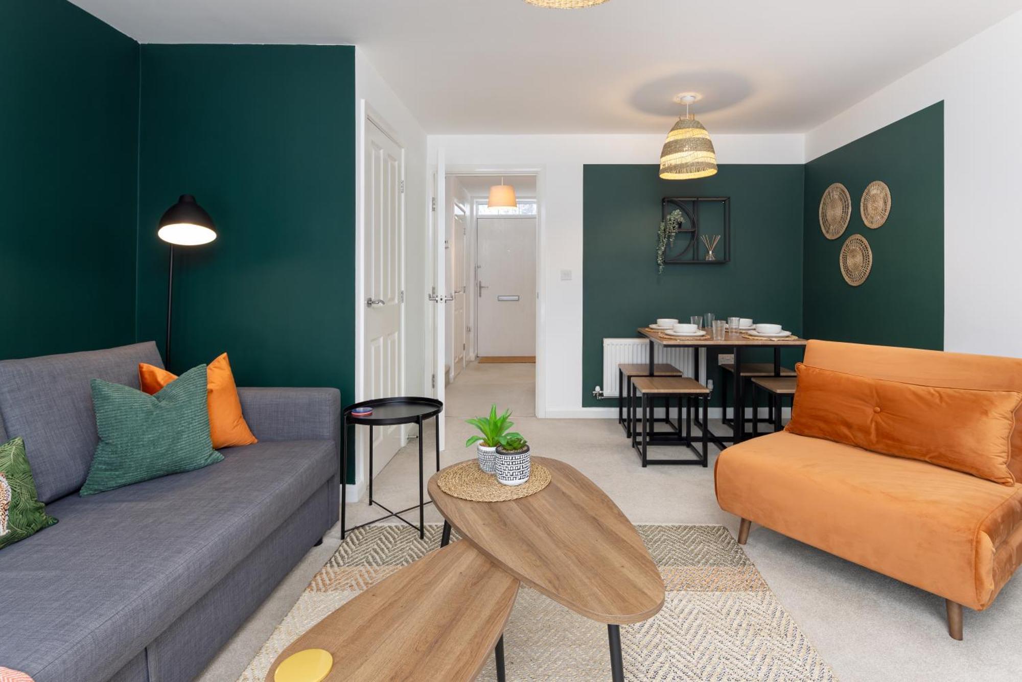 Modern 2-bed Townhouse In Kirkdale Holiday home