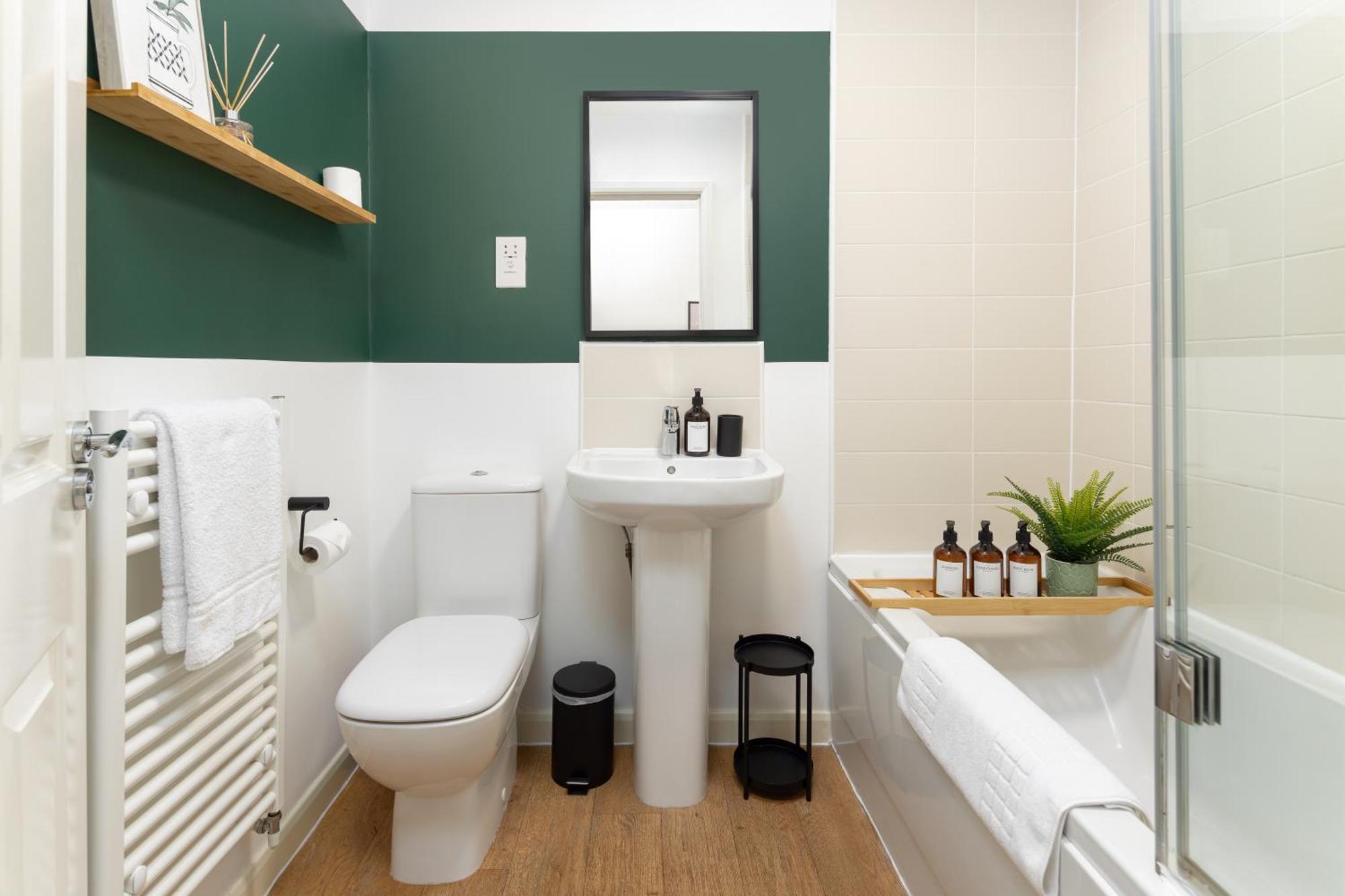 Holiday home Modern 2-bed Townhouse In Kirkdale *