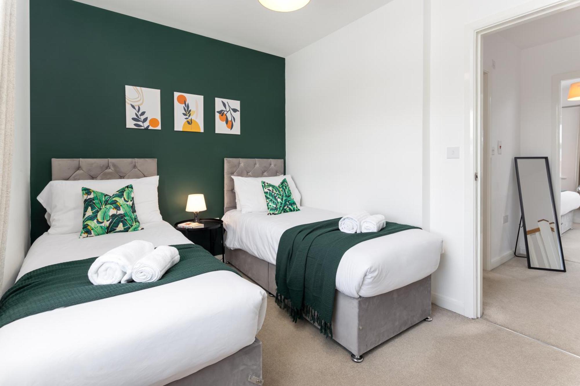 Holiday home Modern 2-bed Townhouse In Kirkdale *