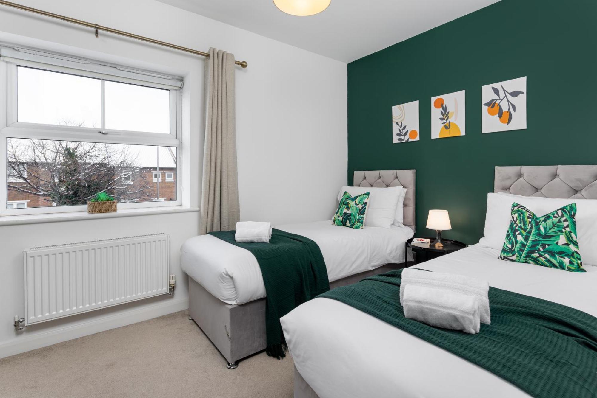 Modern 2-bed Townhouse In Kirkdale Liverpool