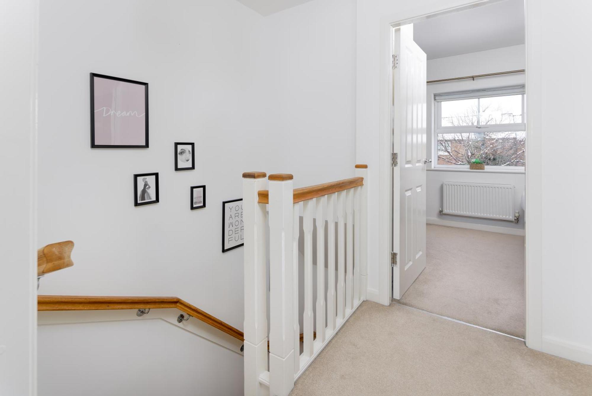 Modern 2-bed Townhouse In Kirkdale Liverpool